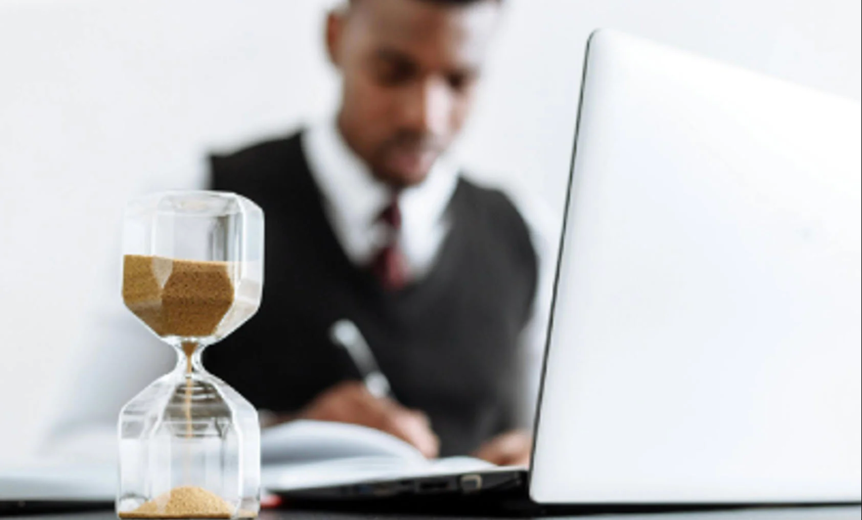 Meister deiner Zeit: Büroeffizienz systematisch steigern