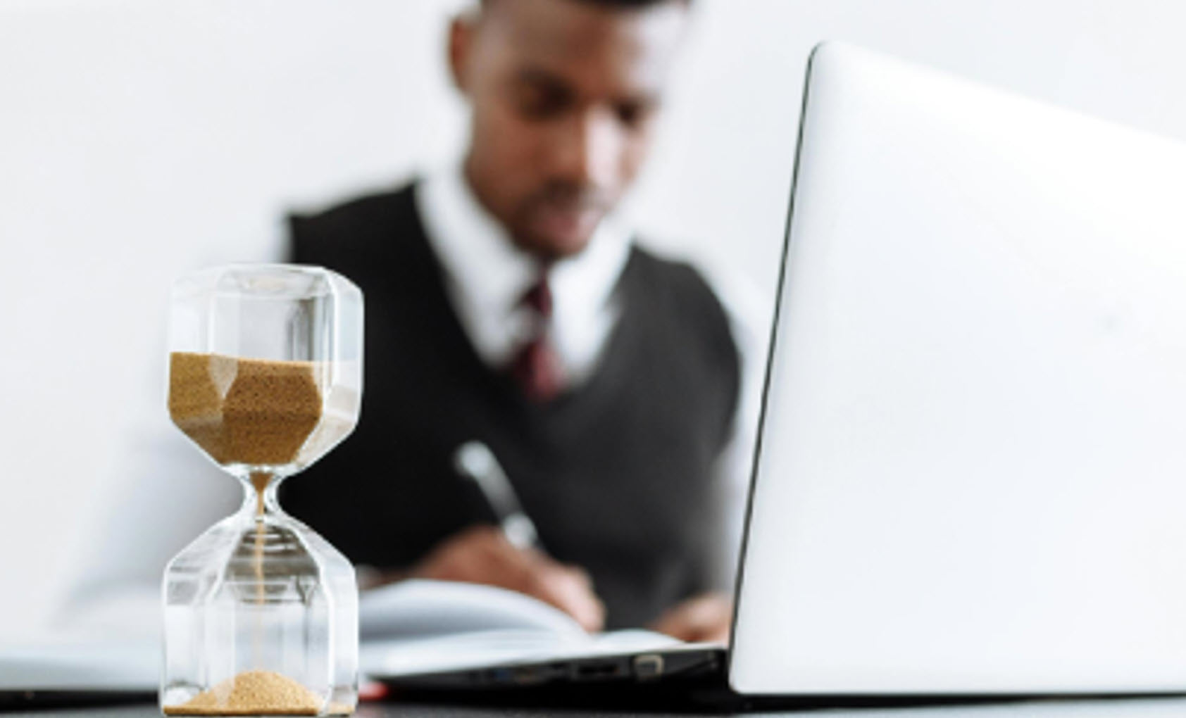 Meister deiner Zeit: Büroeffizienz systematisch steigern